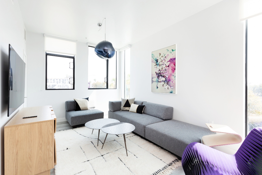 Melrose 7673 Exterior